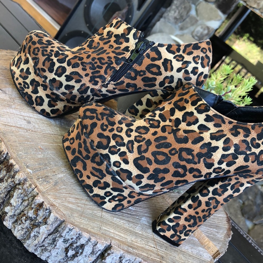 Leopard print platform heels